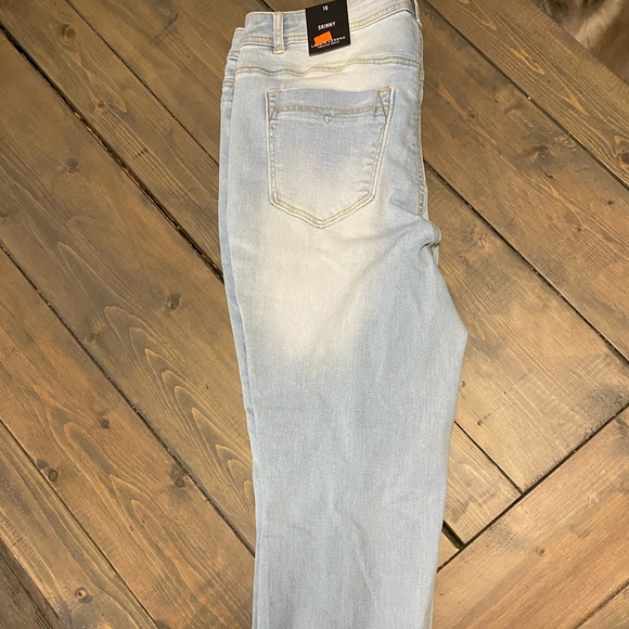 BNWT Love and Legend Denim - Picture 2 of 4